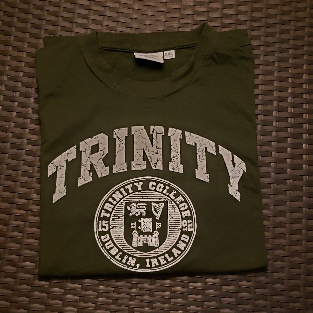EUC Men's Trinity College t-shirt XXL